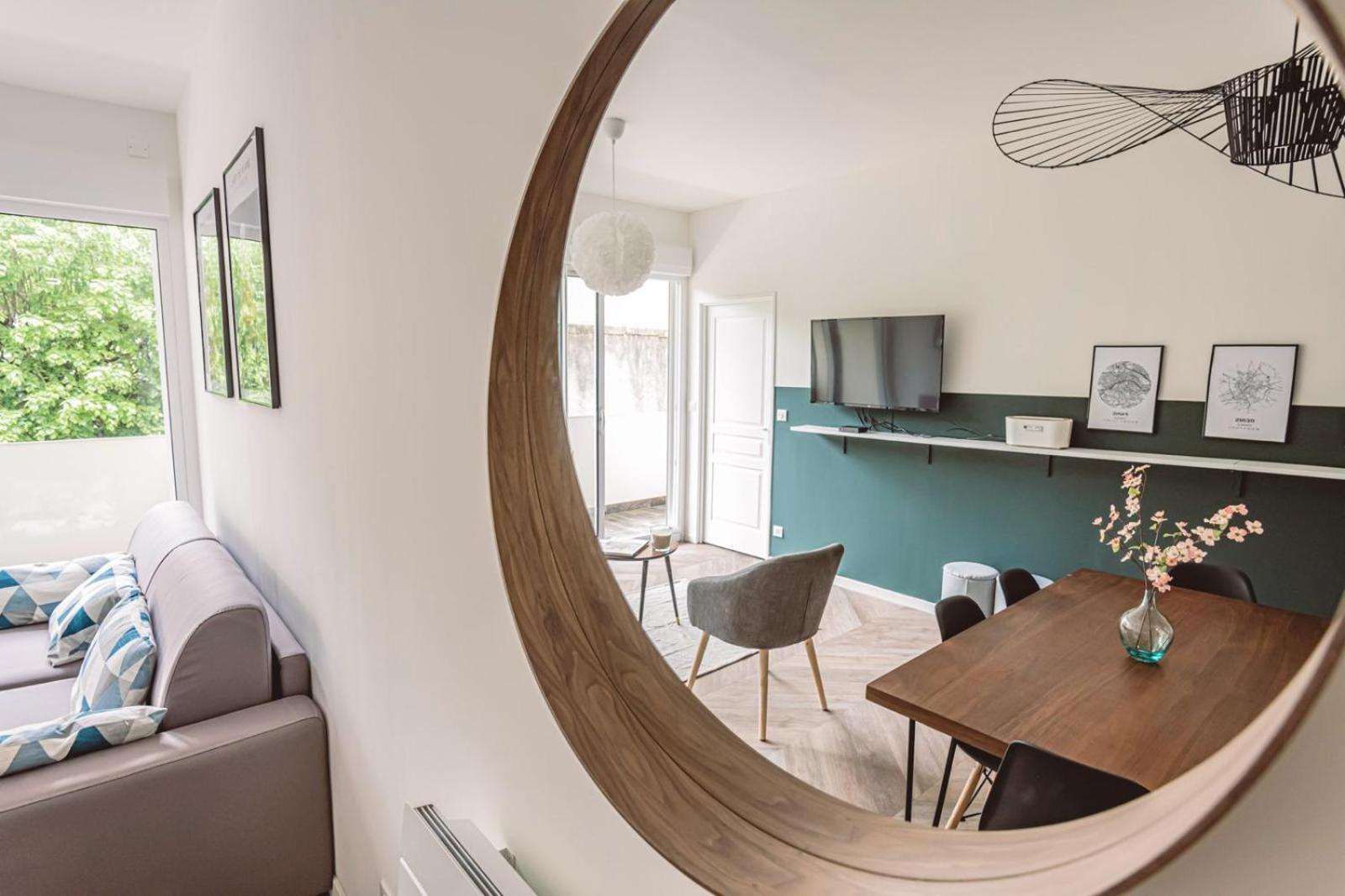 Henri Au Pied De La Cathedrale. Apartment Reims Exterior photo