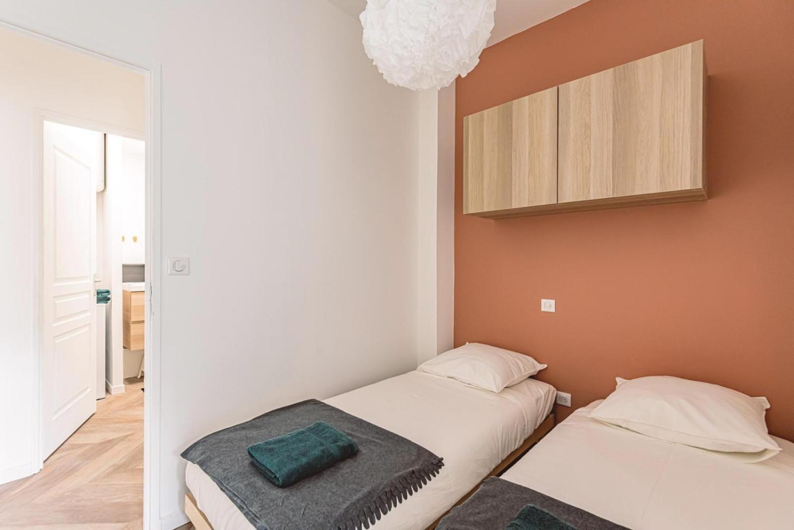 Henri Au Pied De La Cathedrale. Apartment Reims Exterior photo
