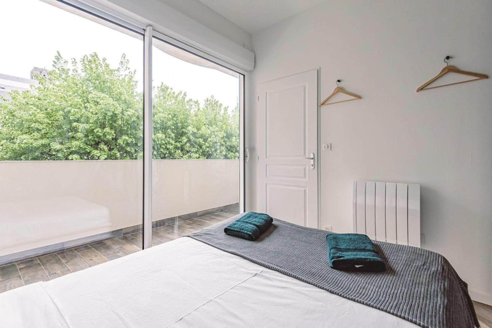 Henri Au Pied De La Cathedrale. Apartment Reims Exterior photo